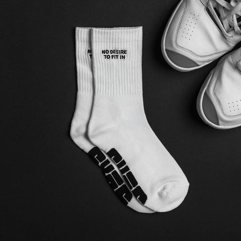 NO DESIRE TO FIT IN - WHITE
